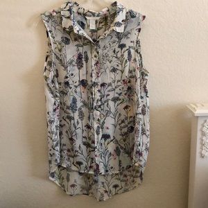 H&M sleeveless floral button up